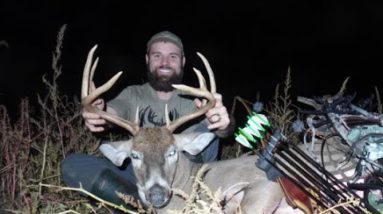 Deer Hunting the October Lull with a Longbow in Indiana Farm Country!