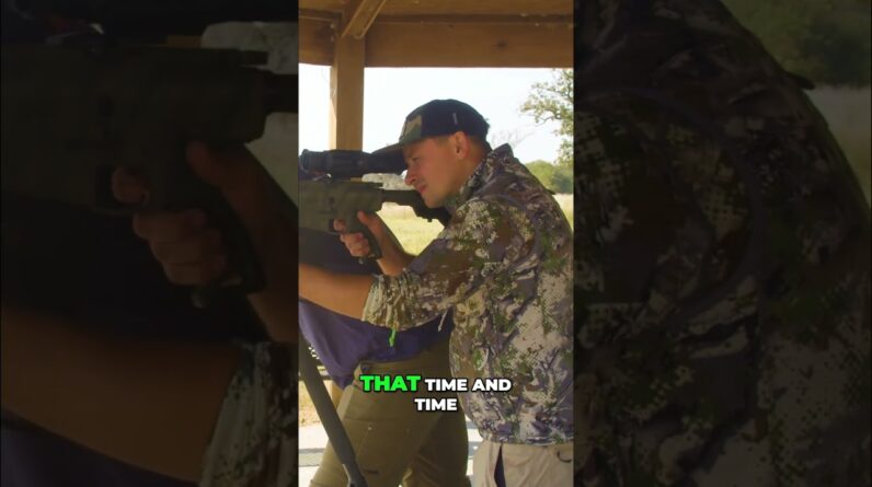 Hunters' Epic Hunt: Coyotes, Hogs, and Deer's Perfect Behavior! #shorts